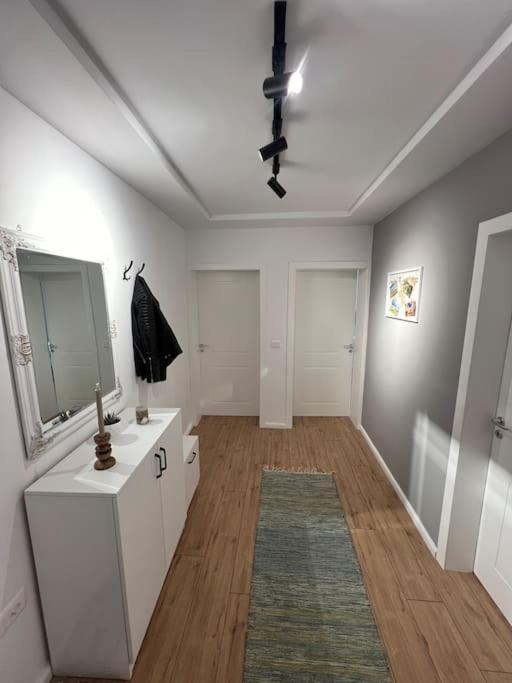 Modern Apt Near City Centre Shkodër エクステリア 写真
